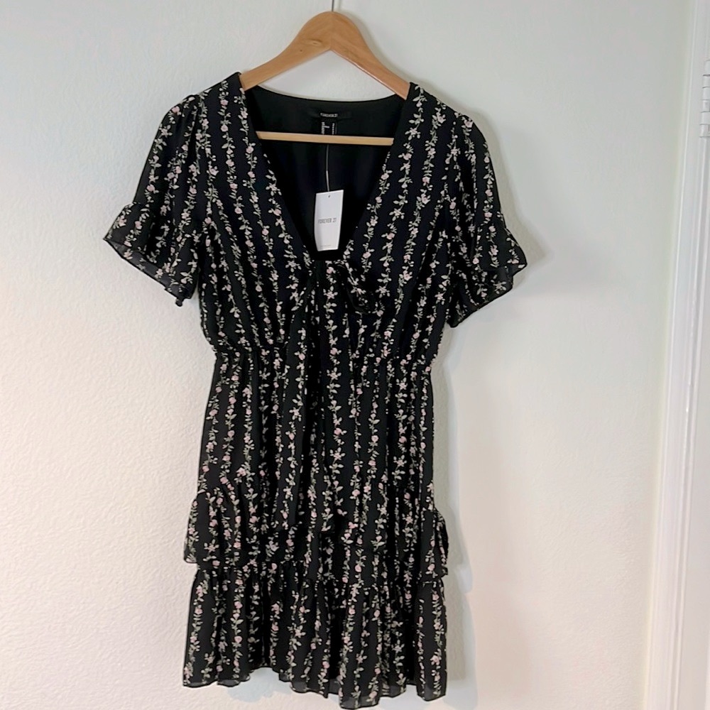 Forever 21 black flowy floral mini dress size small brand new